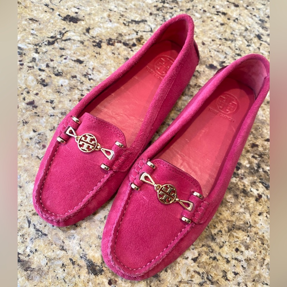 Like NEW! Tory Burch “Daria Suede Loafer” Flats Pink Size 9.5